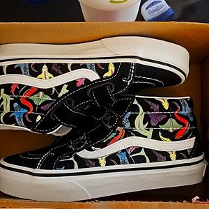 Kids aquatic vans size 1 -- brand new